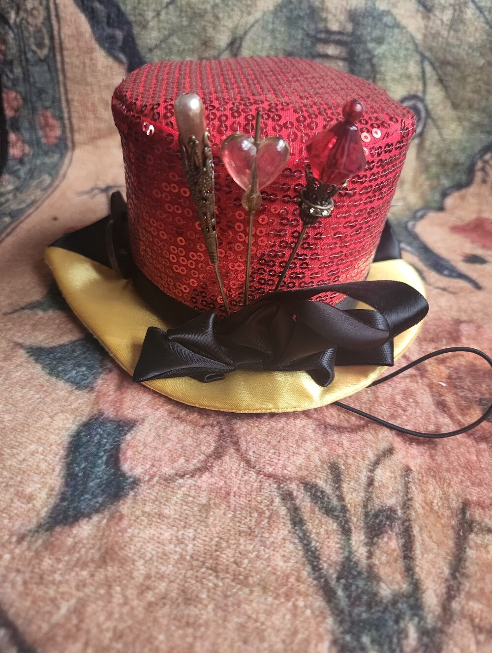 NWT Disney Parks Queen of Hearts mini top hat fascinator - Picture 2 of 10